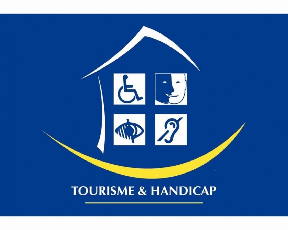 Logis Hotel Restaurant Les 2 Rives - A75, En Bordure De Riviere Банассак Экстерьер фото