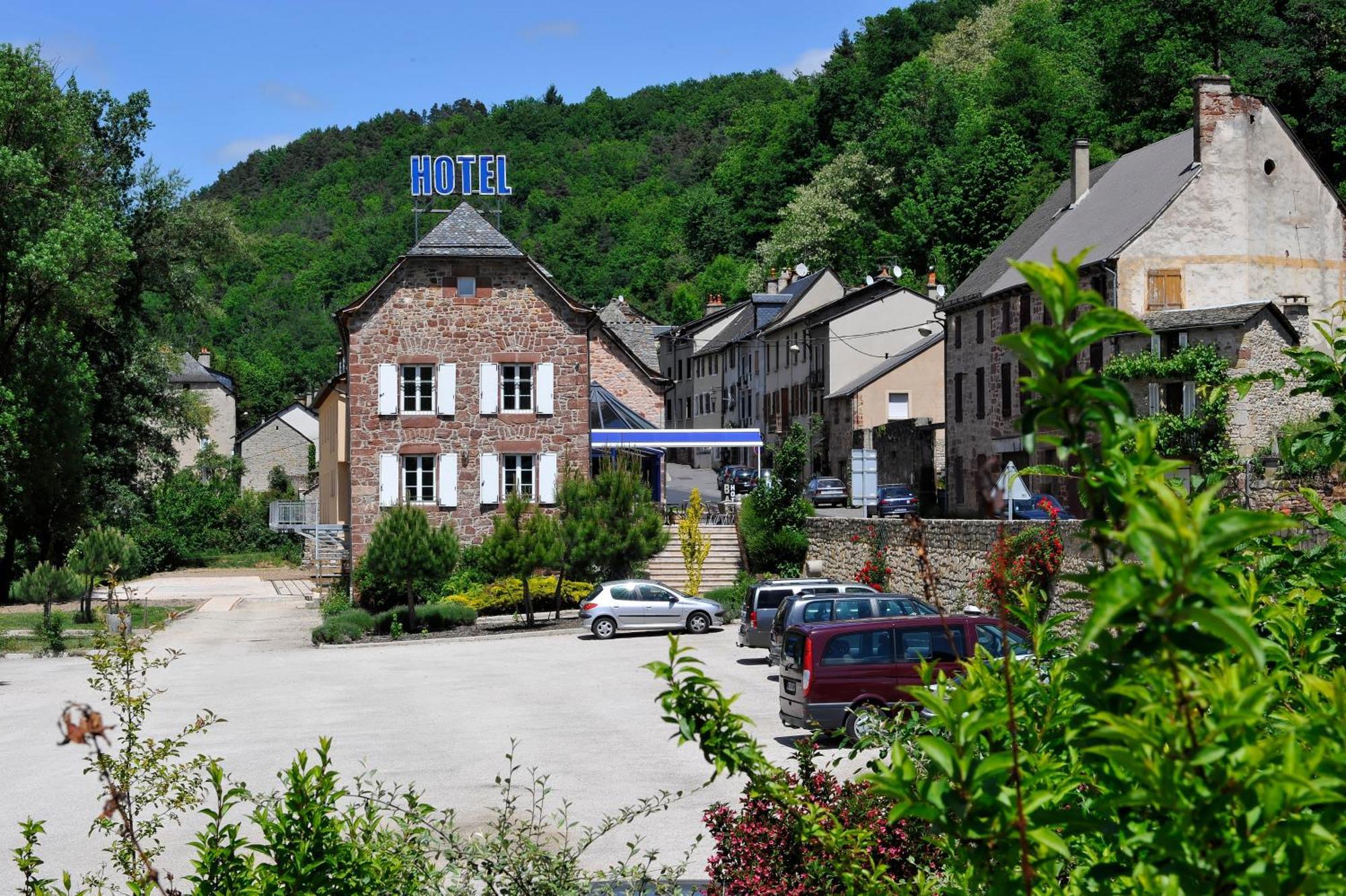 Logis Hotel Restaurant Les 2 Rives - A75, En Bordure De Riviere Банассак Экстерьер фото