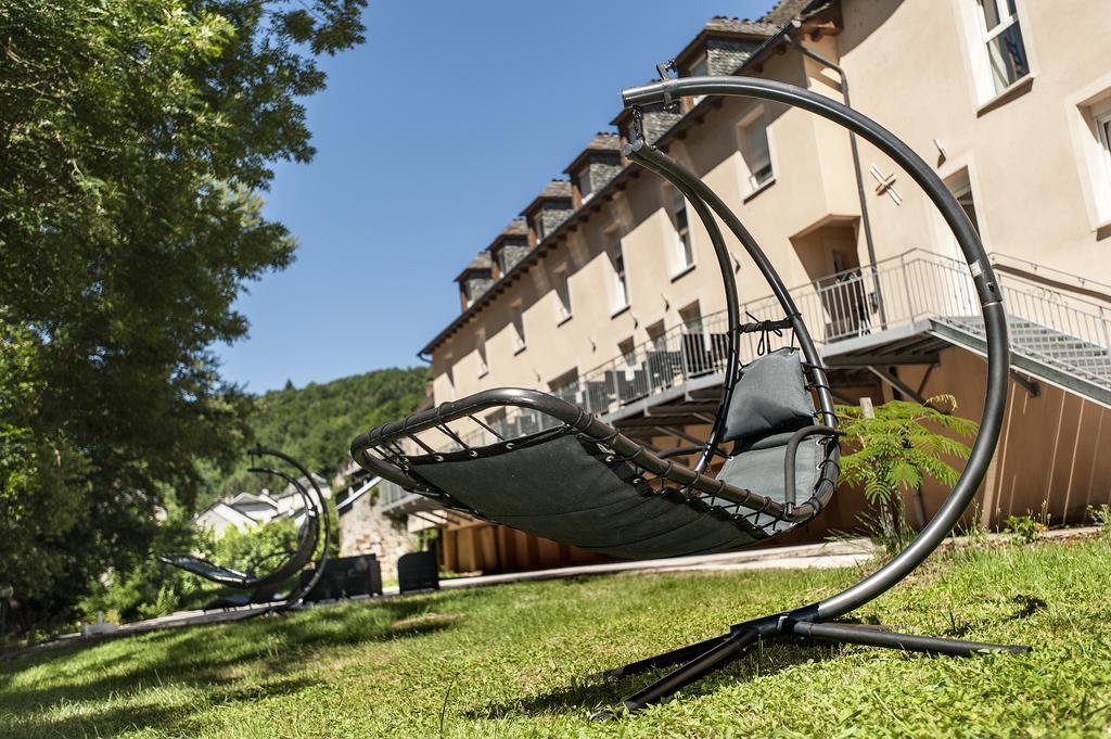Logis Hotel Restaurant Les 2 Rives - A75, En Bordure De Riviere Банассак Экстерьер фото