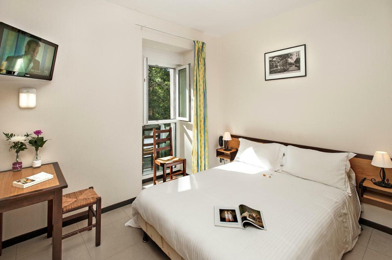 Logis Hotel Restaurant Les 2 Rives - A75, En Bordure De Riviere Банассак Экстерьер фото